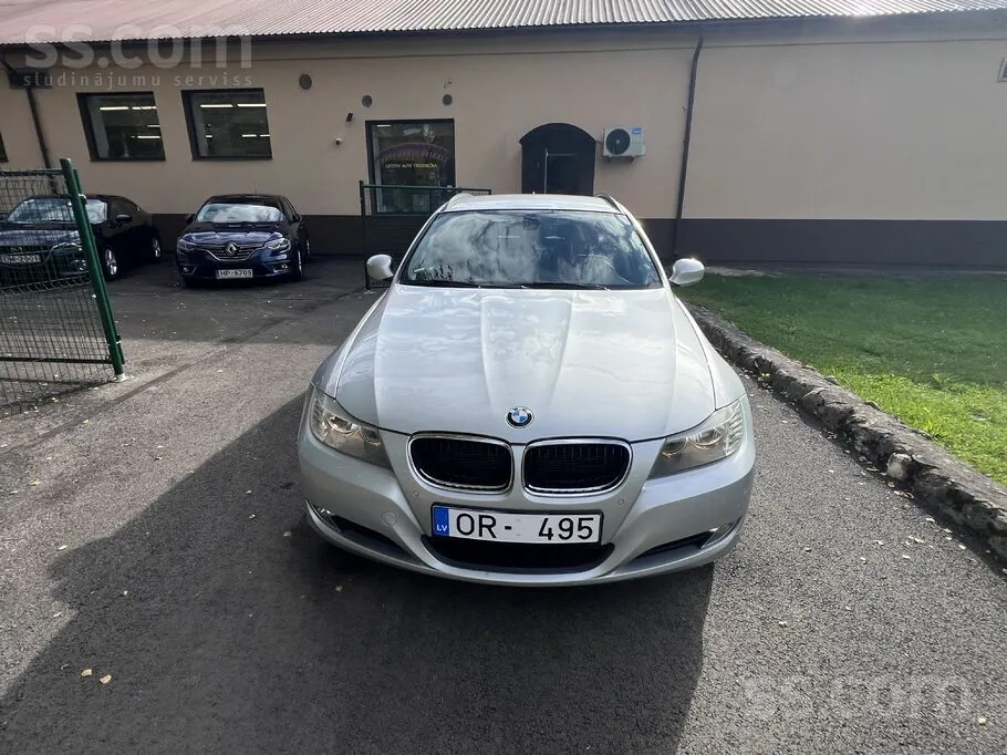 BMW 318 2012 photo 3