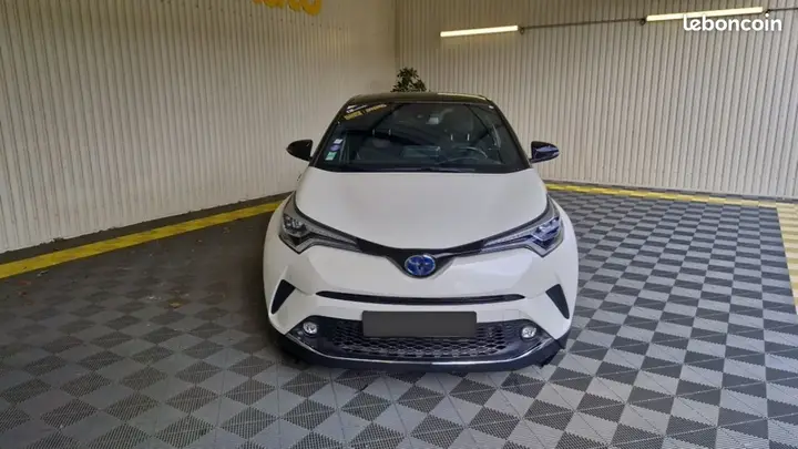 Toyota C-Hr 2019 photo 2