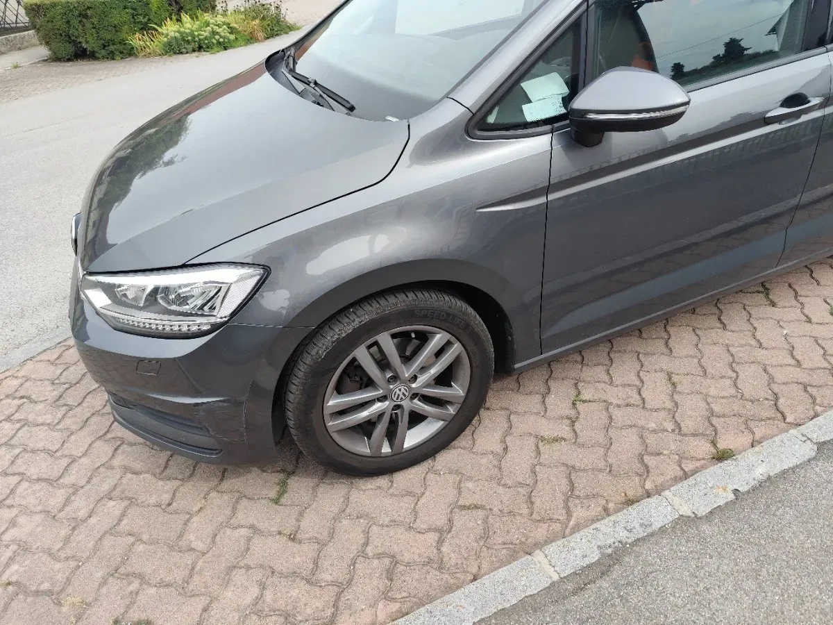Volkswagen Touran 2018 photo 2