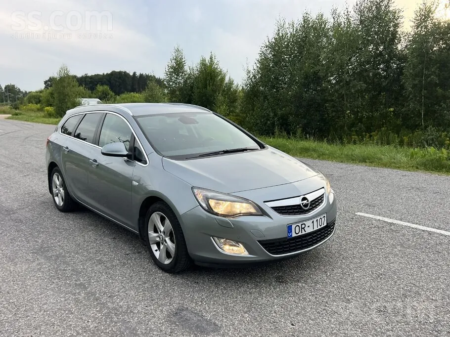 Opel Astra 2012 photo 2