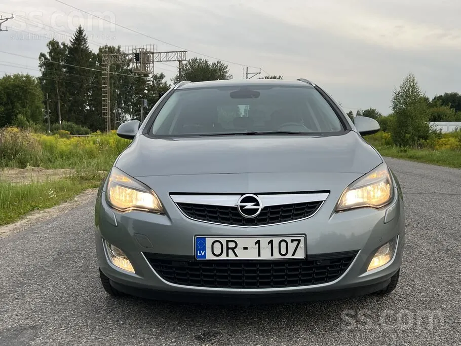 Opel Astra 2012 photo 3