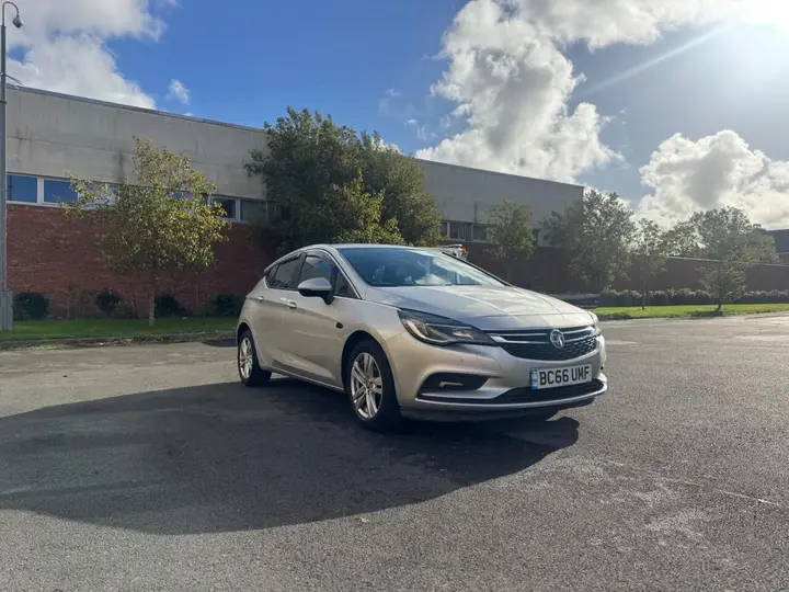 Vauxhall Astra 2017 photo 2