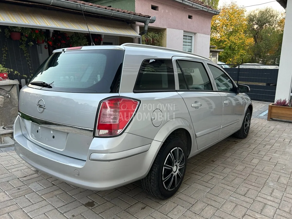 Opel Astra H 2009 photo 2