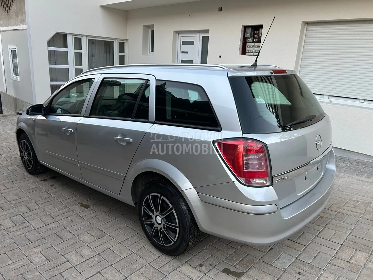 Opel Astra H 2009 photo 4