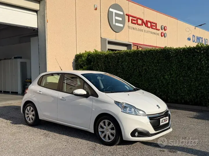 Peugeot 208 2016 photo 3