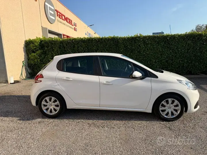 Peugeot 208 2016 photo 4
