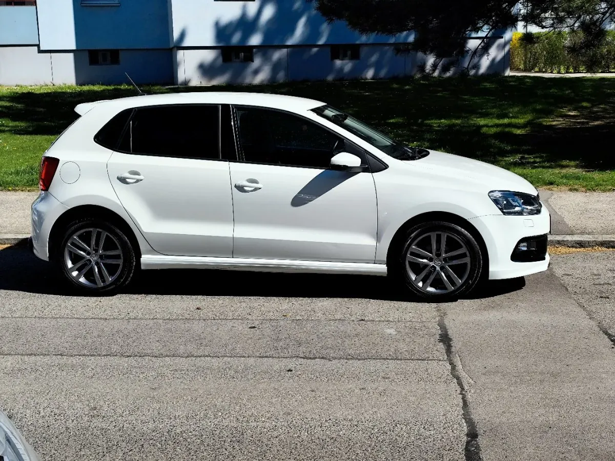 Volkswagen Polo 2015 photo 2