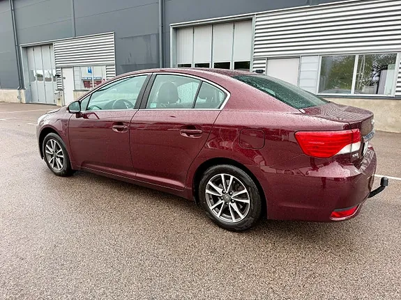 Toyota Avensis 2012 photo 2