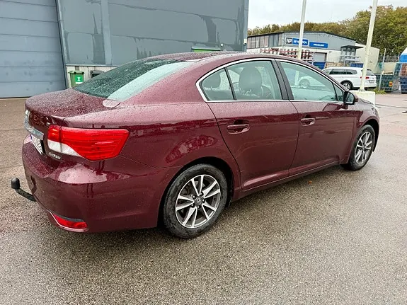 Toyota Avensis 2012 photo 3