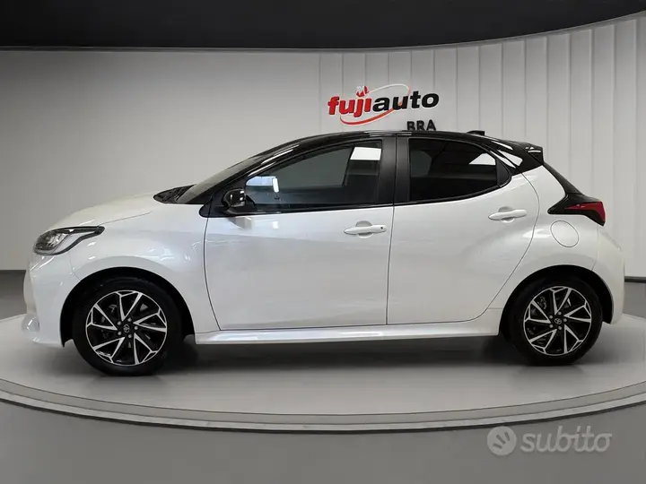 Toyota Yaris 2022 photo 2