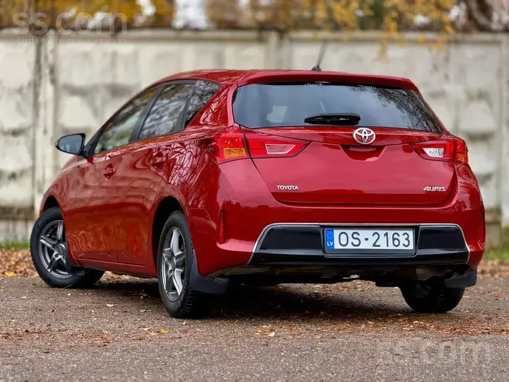 Toyota Auris 2013 photo 4