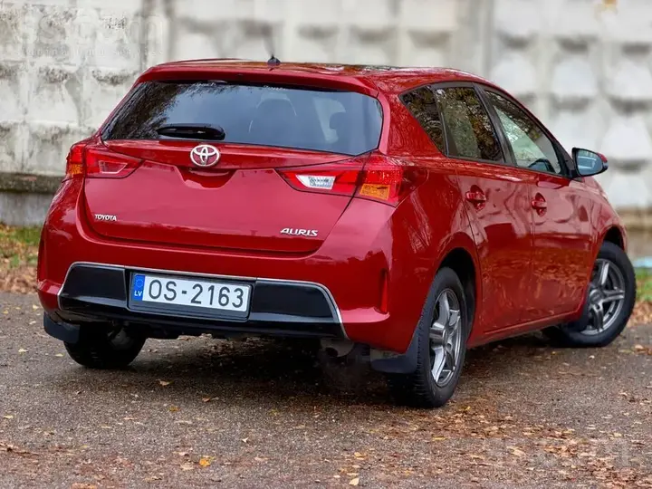 Toyota Auris 2013 photo 3