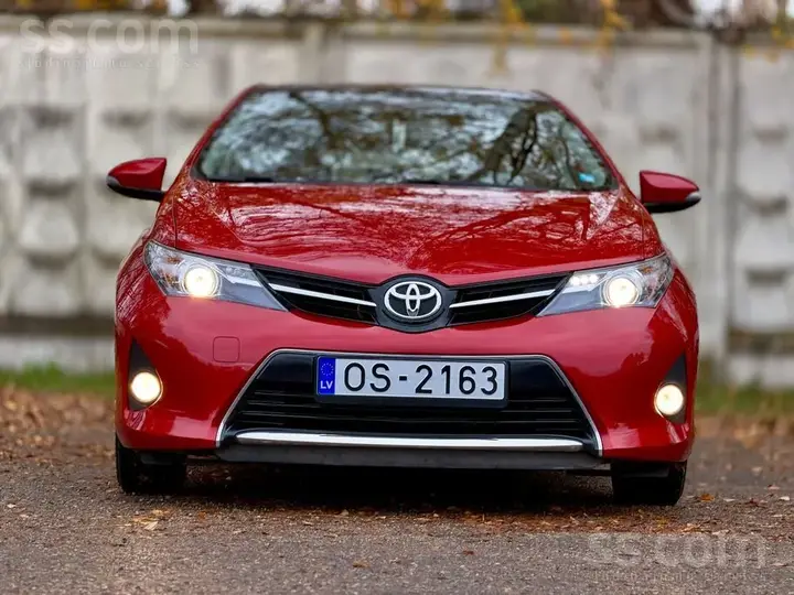 Toyota Auris 2013 photo 5