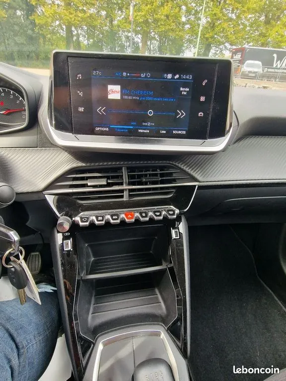 Peugeot 208 2023 photo 3