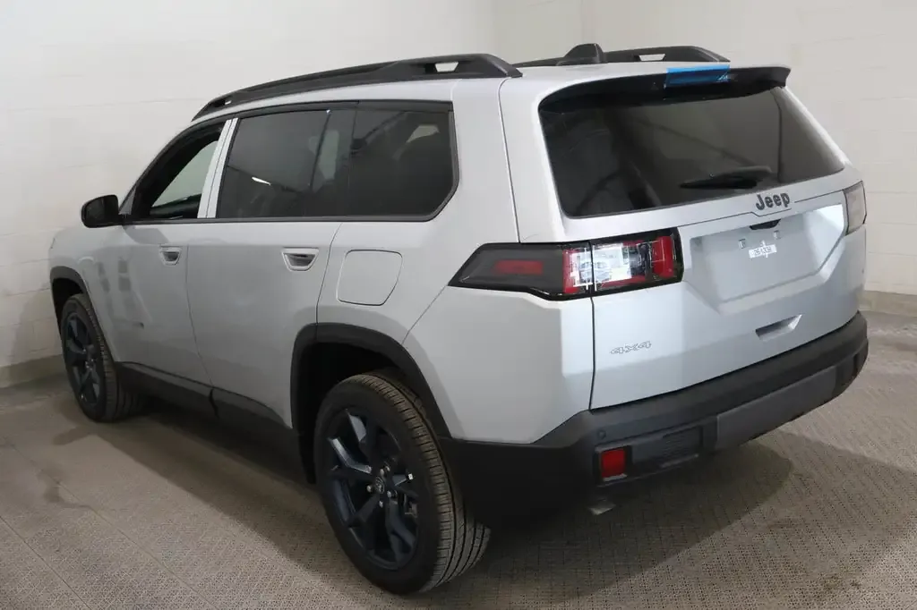 Jeep Cherokee 2026 photo 4