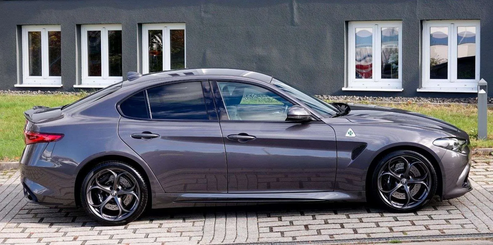 Alfa Romeo Giulia Quadrifoglio 2017 photo 5