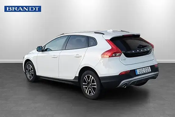 Volvo V40 Cross Country 2019 photo 2