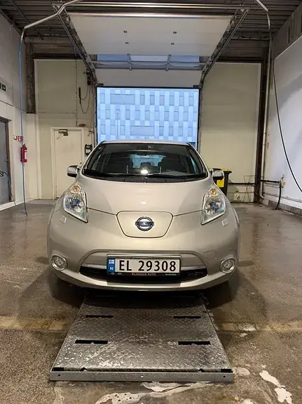 Nissan Leaf 2013 photo 2