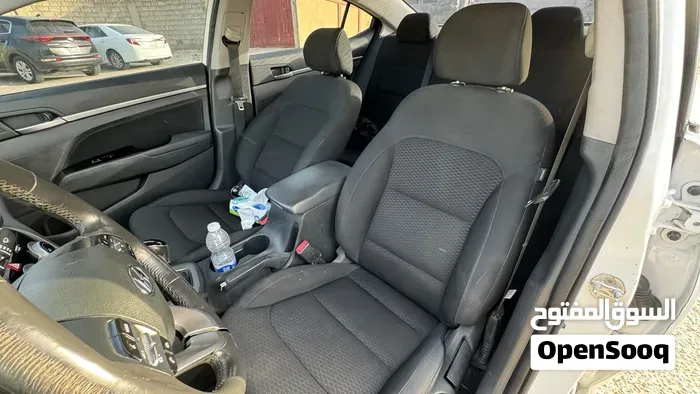 Hyundai Elantra 2019 photo 2