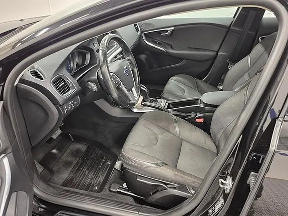 Volvo V40 Cross Country 2016 photo 2