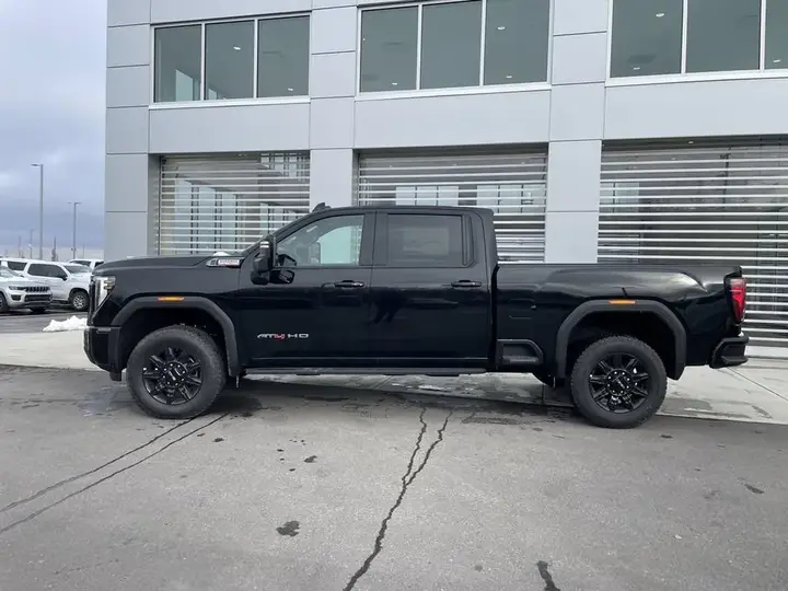 GMC Sierra 3500Hd 2026 photo 5