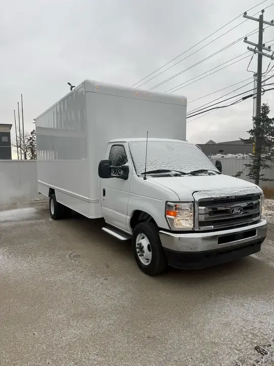 Ford E-450 2026 photo 4