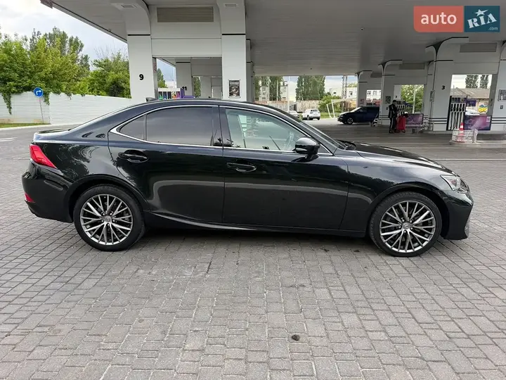 Lexus Is 2017 photo 4