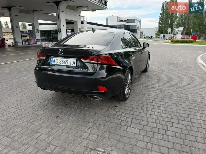 Lexus Is 2017 photo 5