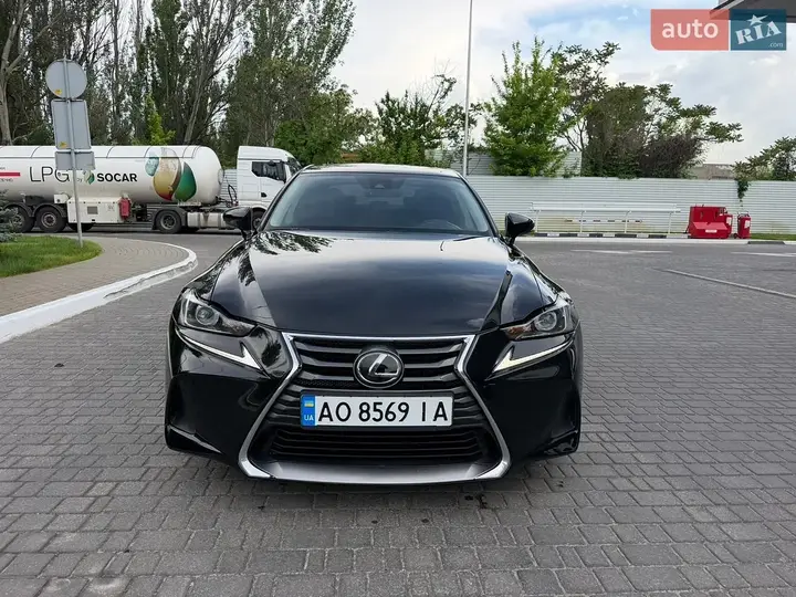 Lexus Is 2017 photo 2