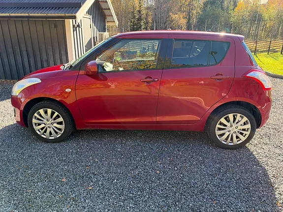 Suzuki Swift 2011 photo 3