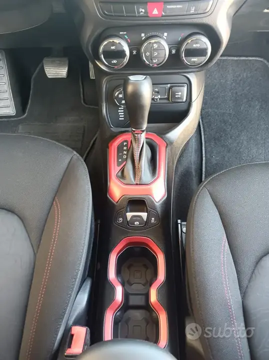 Jeep Renegade 2015 photo 4