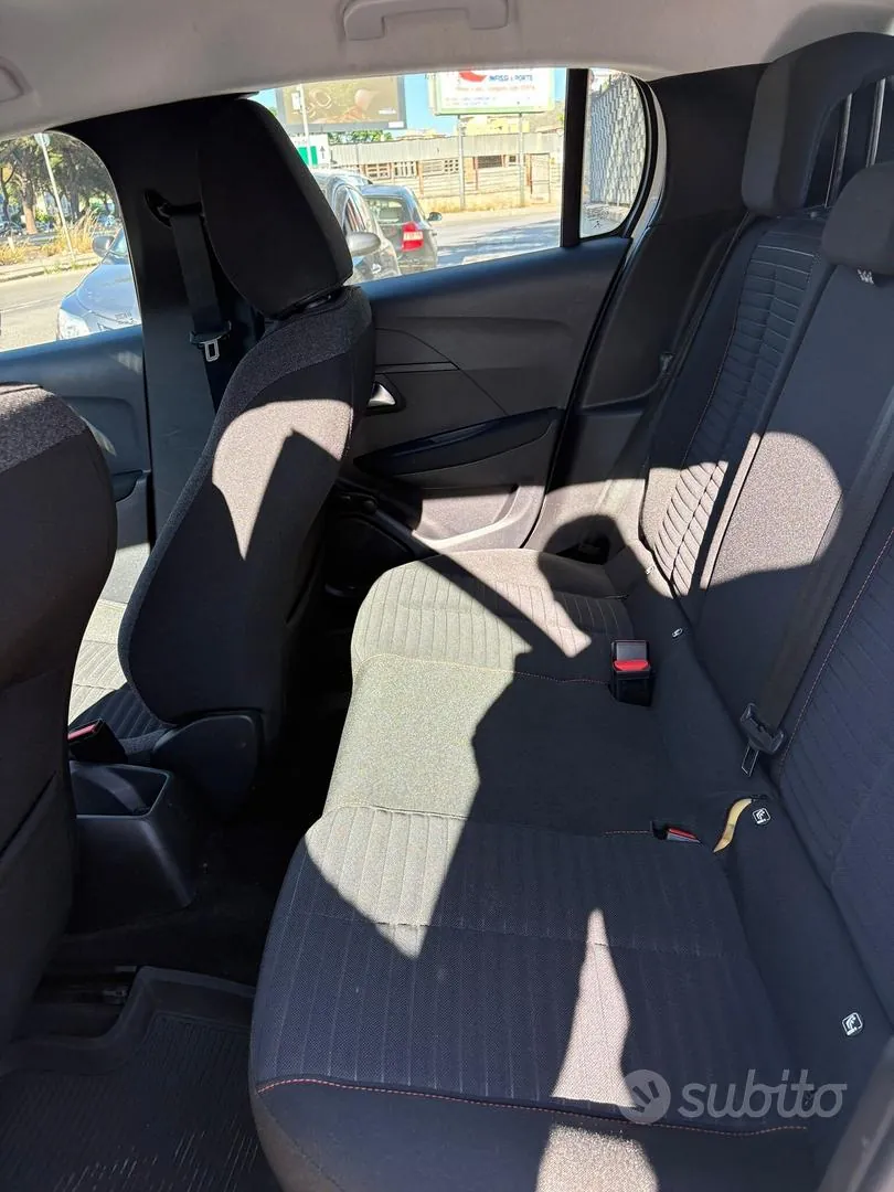 Peugeot 208 2022 photo 5