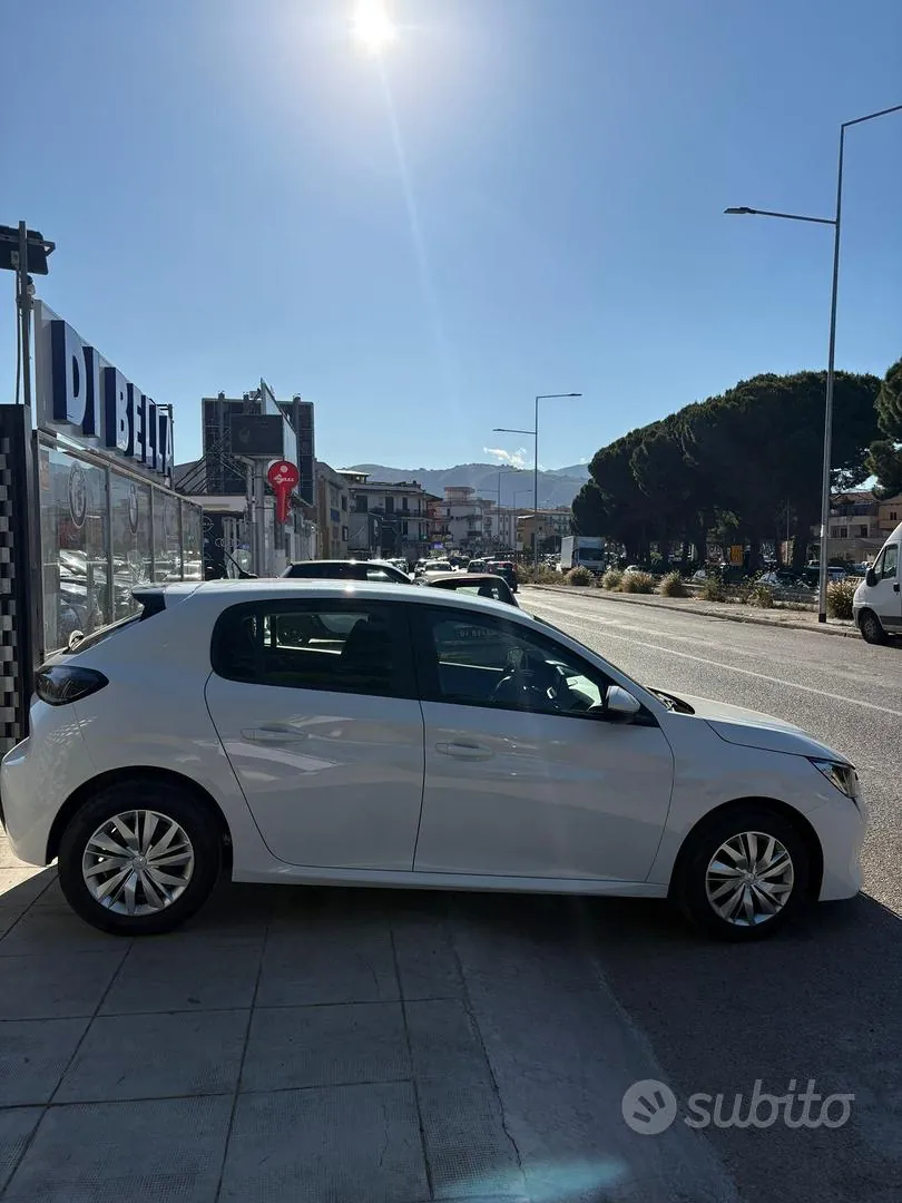 Peugeot 208 2022 photo 2