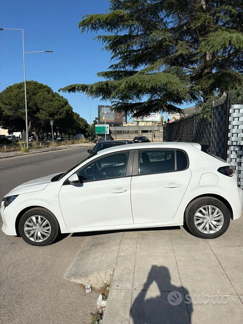 Peugeot 208 2022 photo 3