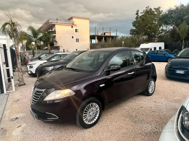 Lancia Ypsilon 2014 photo 2