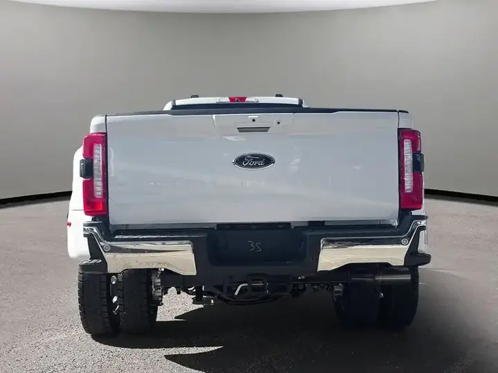 Ford F-450 Super Duty 2026 photo 5
