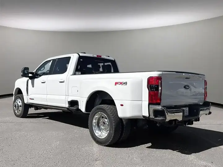 Ford F-450 Super Duty 2026 photo 4