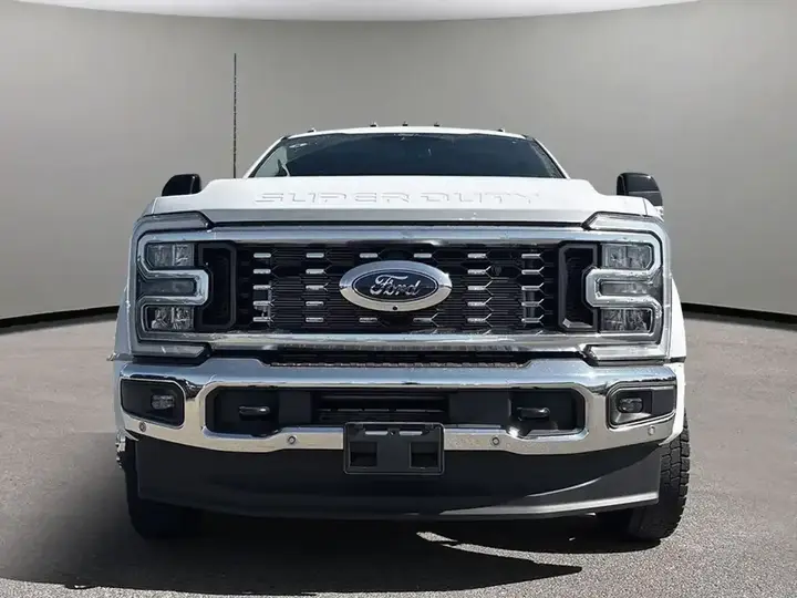 Ford F-450 Super Duty 2026 photo 2