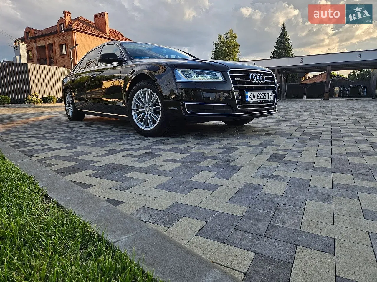 Audi A8 2017 photo 2