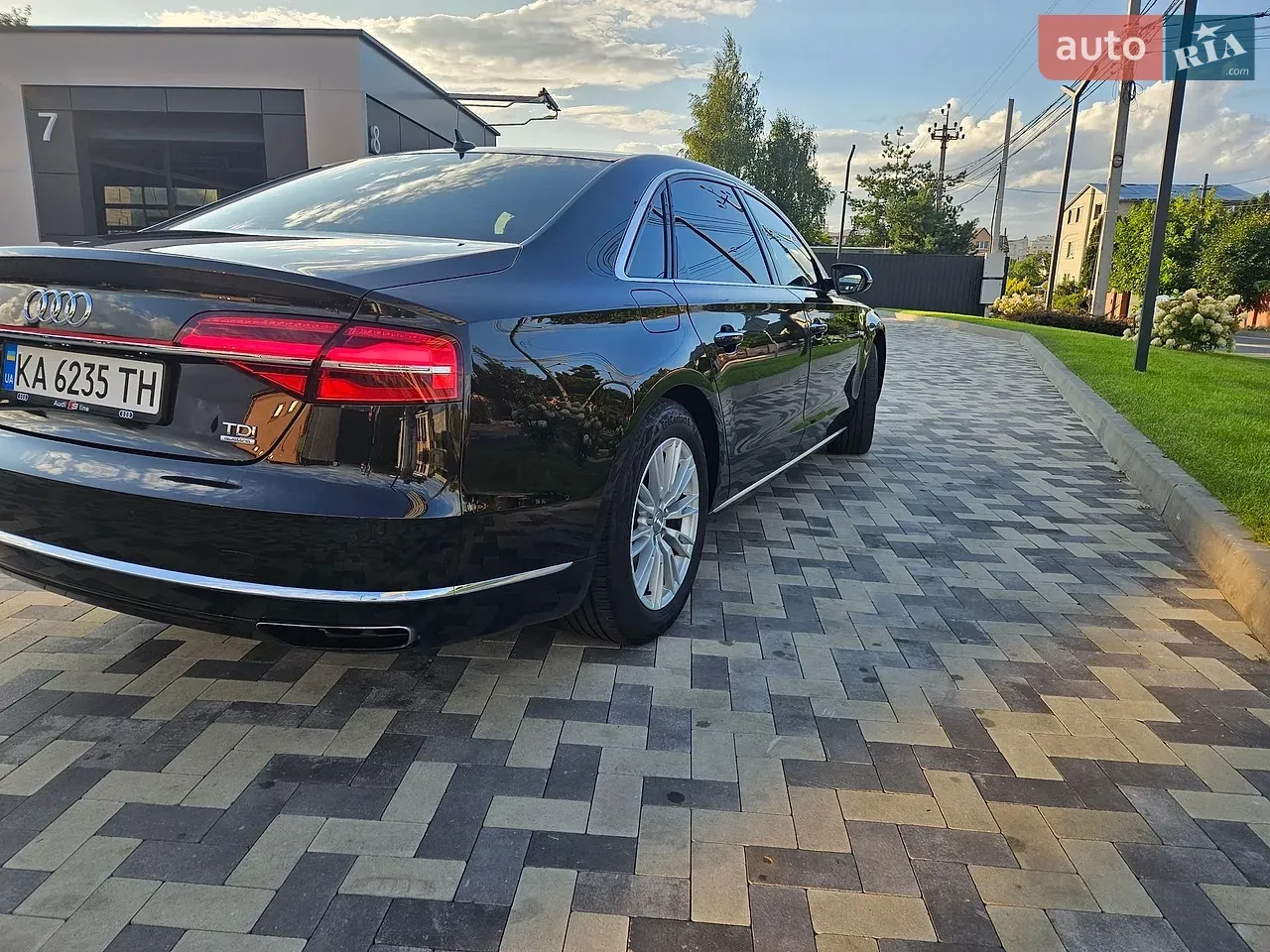 Audi A8 2017 photo 4