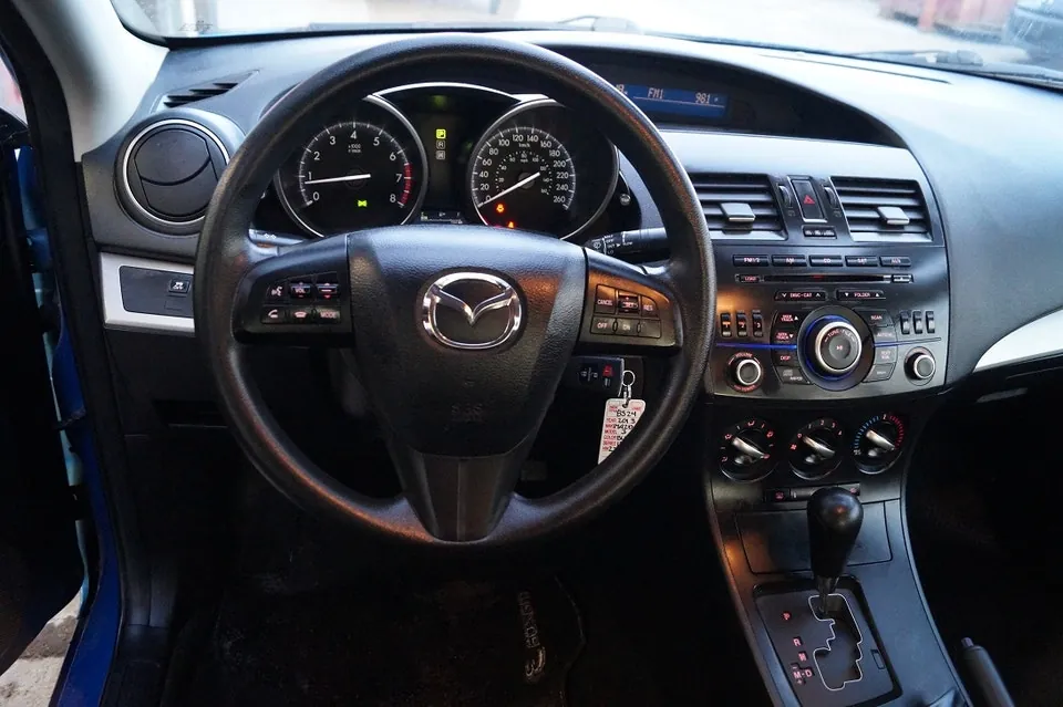 Mazda Mazda3 2013 photo 4