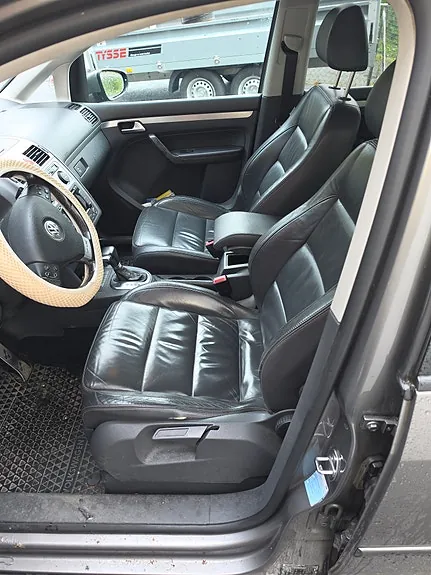 Volkswagen Touran 2010 photo 4
