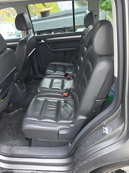 Volkswagen Touran 2010 photo 2