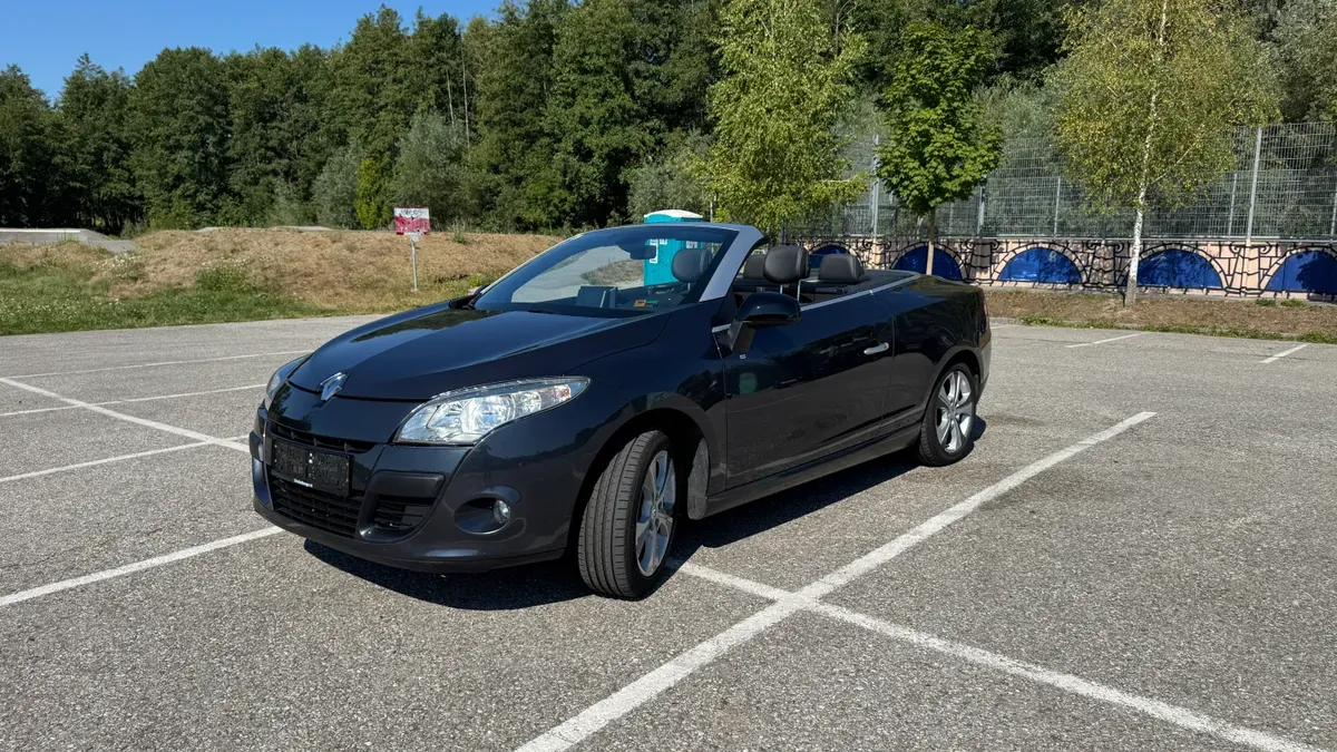 Renault Megane 2011 photo 2
