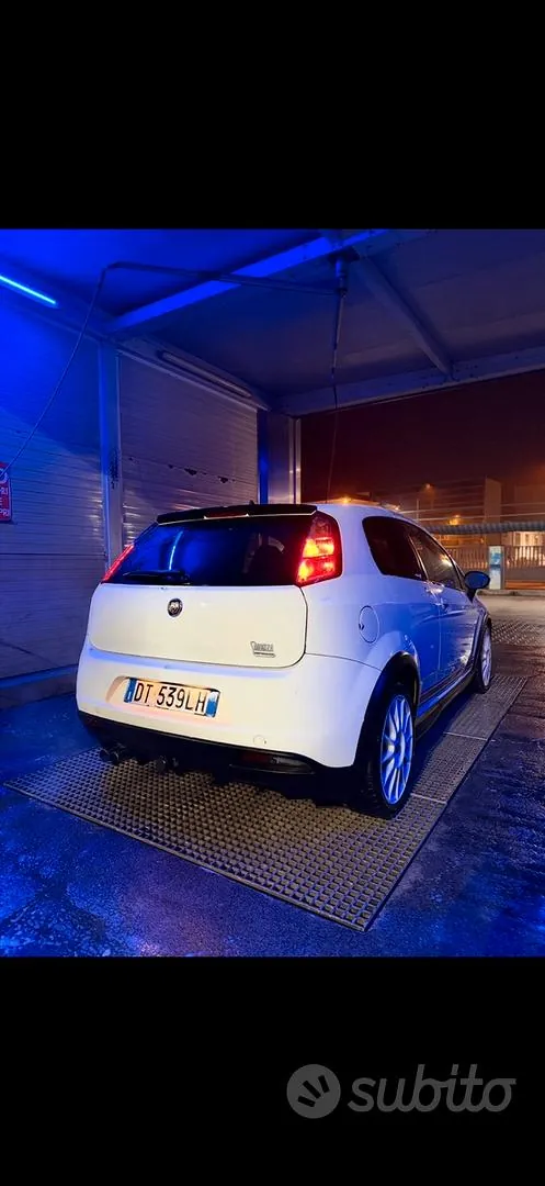Abarth Grande Punto 2009 photo 4