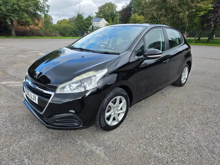 Peugeot 208 2016 photo 2