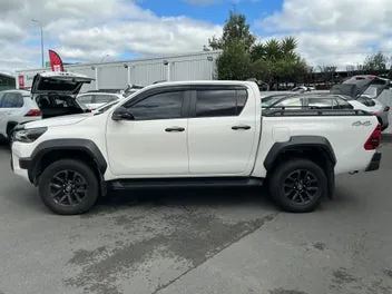 Toyota Hilux 2023 photo 5