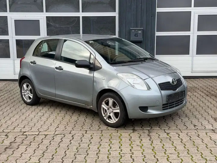 Toyota Yaris 2009 photo 2