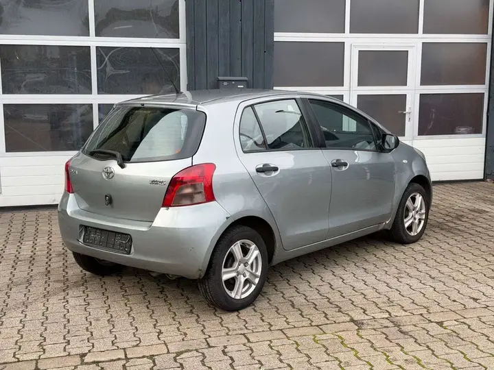 Toyota Yaris 2009 photo 4
