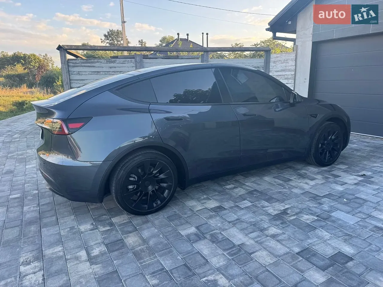 Tesla Model Y 2023 photo 4